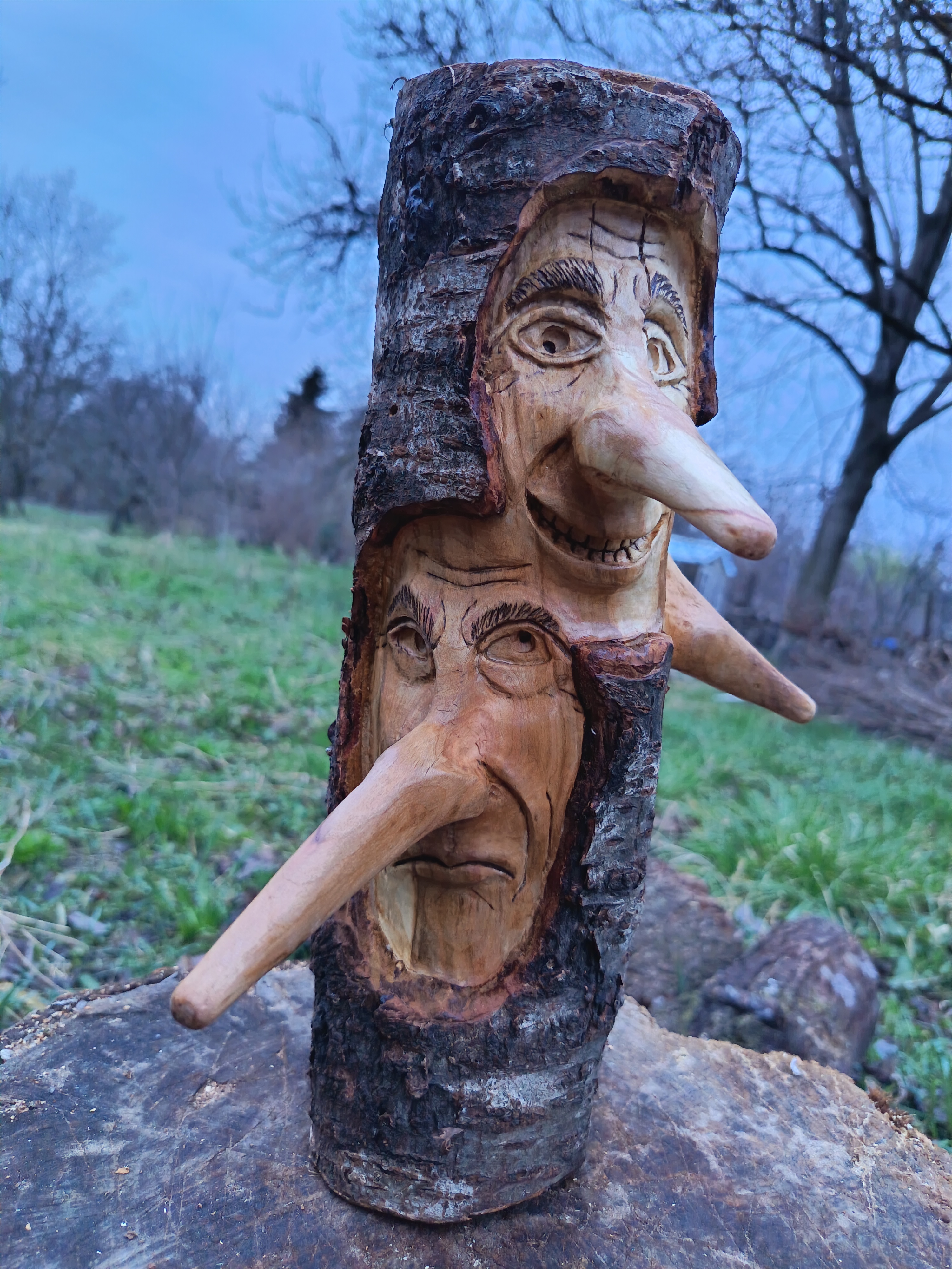 ხის სკულპტურა — წინა სახეები